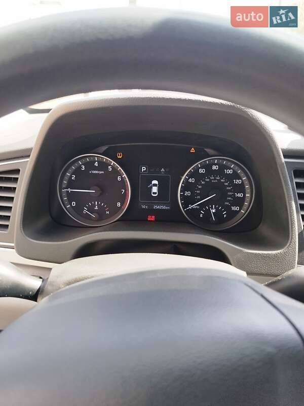 Седан Hyundai Elantra 2018 в Киеве