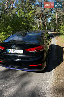 Седан Hyundai Elantra 2017 в 