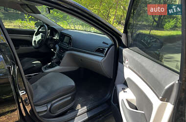 Седан Hyundai Elantra 2017 в 