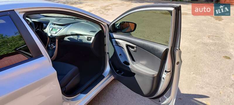 Седан Hyundai Elantra 2012 в Киеве