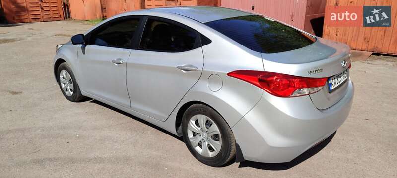 Седан Hyundai Elantra 2012 в Киеве