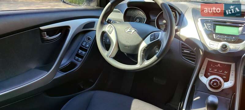 Седан Hyundai Elantra 2012 в Киеве
