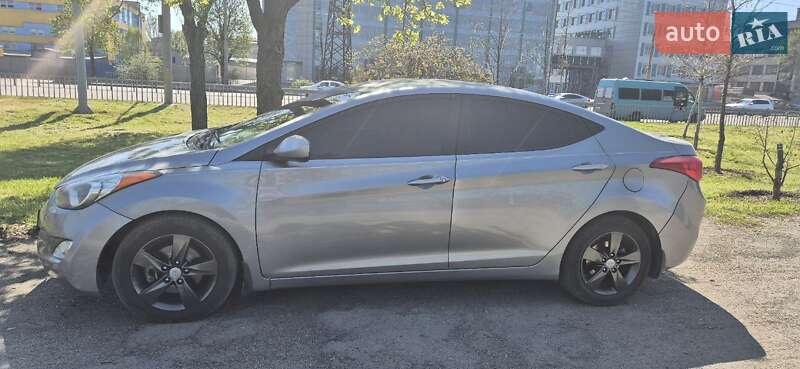 Седан Hyundai Elantra 2013 в Дніпрі