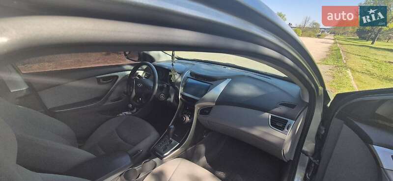 Седан Hyundai Elantra 2013 в Дніпрі