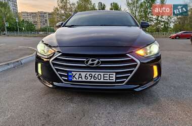 Седан Hyundai Elantra 2017 в 