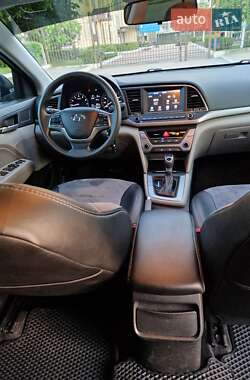 Седан Hyundai Elantra 2017 в 