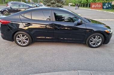 Седан Hyundai Elantra 2017 в 