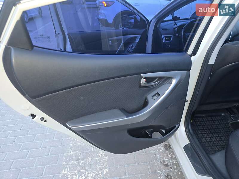 Седан Hyundai Elantra 2012 в Києві фото 14 Седан Hyundai Elantra 2012 в Києві