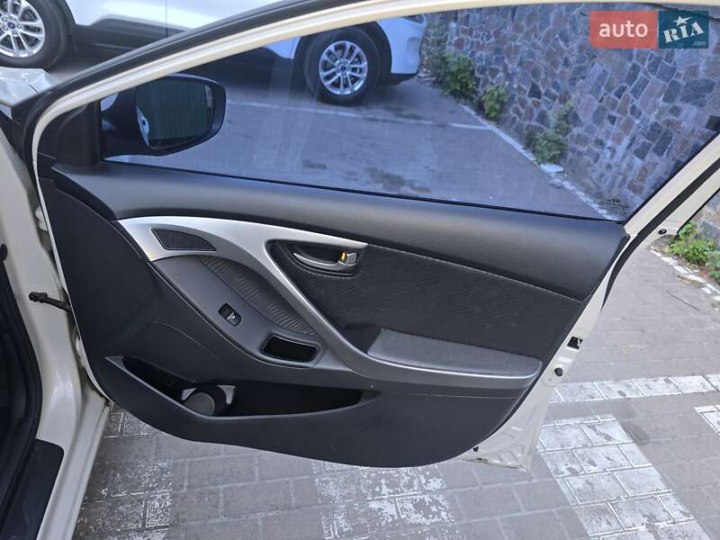 Седан Hyundai Elantra 2012 в Києві фото 18 Седан Hyundai Elantra 2012 в Києві