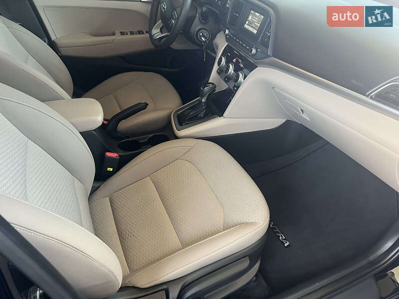 Седан Hyundai Elantra 2019 в Одессе