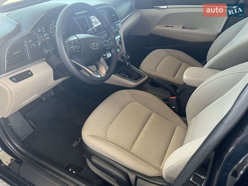 Седан Hyundai Elantra 2019 в Одессе