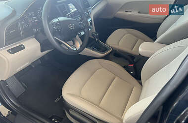 Седан Hyundai Elantra 2019 в 