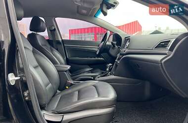 Седан Hyundai Elantra 2016 в 