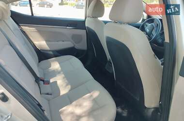 Седан Hyundai Elantra 2018 в 