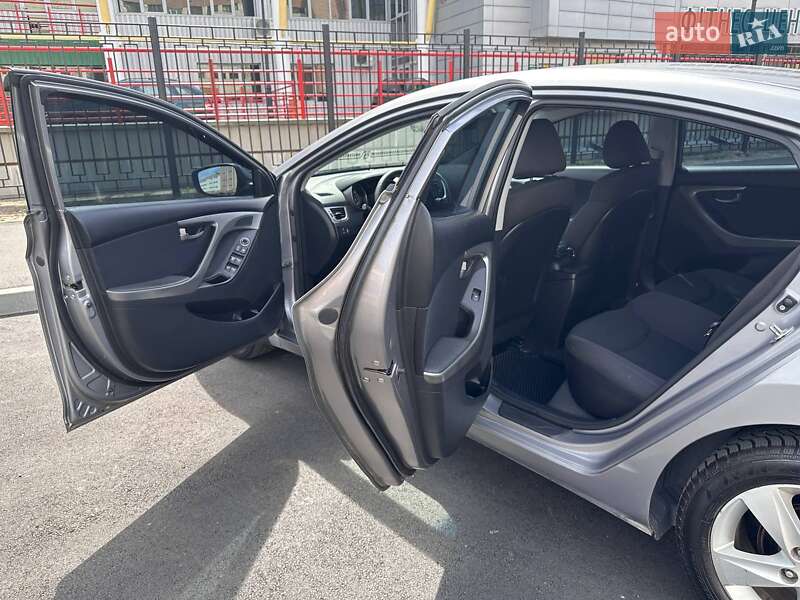 Седан Hyundai Elantra 2012 в Києві