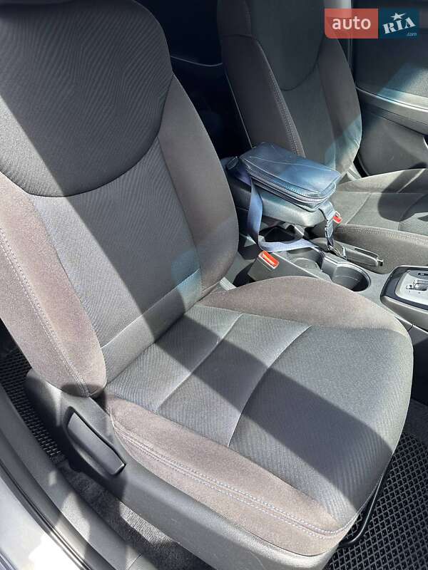 Седан Hyundai Elantra 2012 в Києві