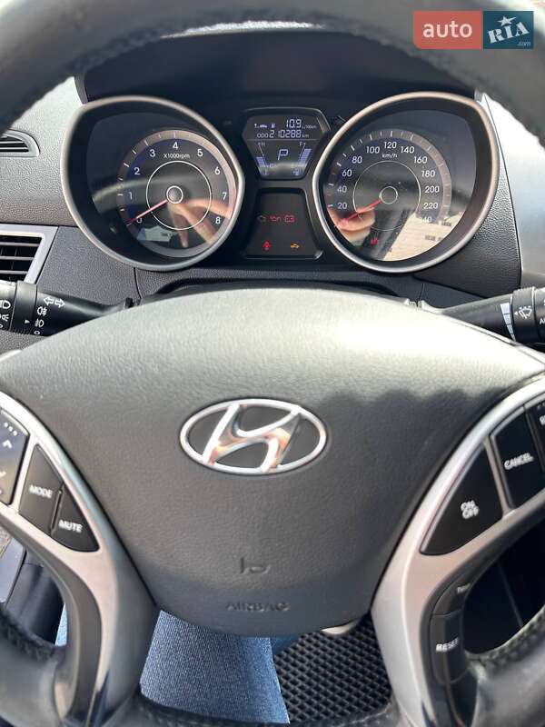 Седан Hyundai Elantra 2012 в Києві