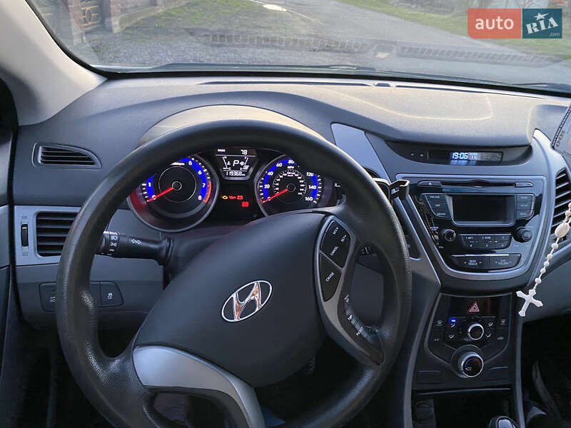 Седан Hyundai Elantra 2014 в Новом Ярычеве