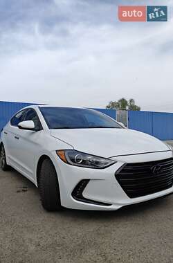 Седан Hyundai Elantra 2016 в Києві