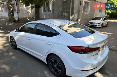 Седан Hyundai Elantra 2017 в 