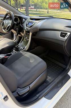 Седан Hyundai Elantra 2013 в 