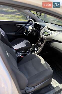 Седан Hyundai Elantra 2013 в 