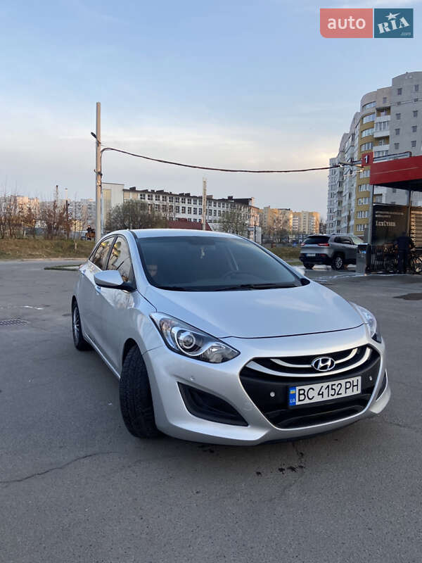 Хэтчбек Hyundai Elantra 2016 в Львове