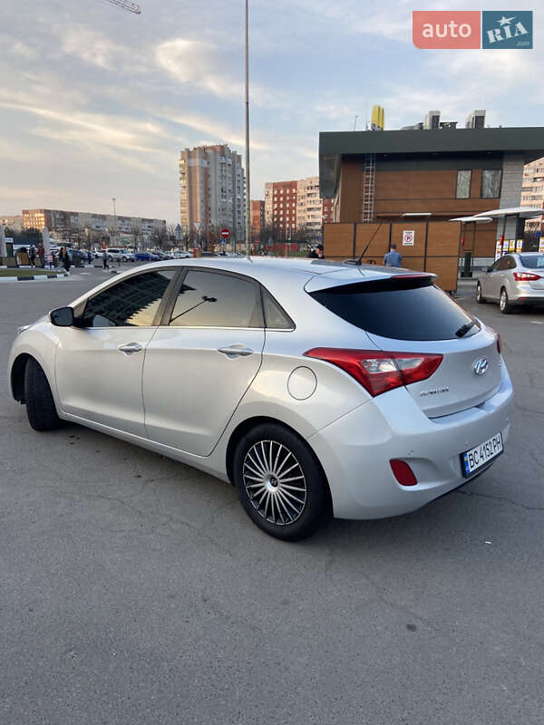 Хэтчбек Hyundai Elantra 2016 в Львове