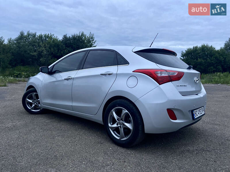 Хэтчбек Hyundai Elantra 2016 в Львове