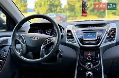 Седан Hyundai Elantra 2014 в 