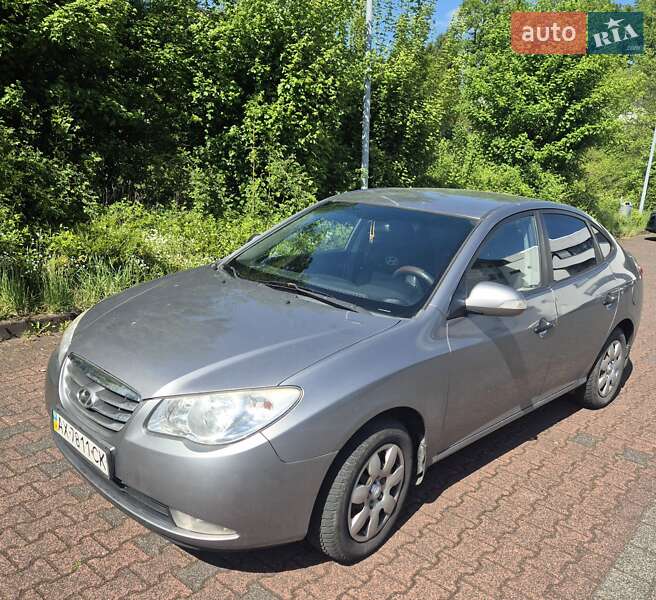 Седан Hyundai Elantra 2011 в 
