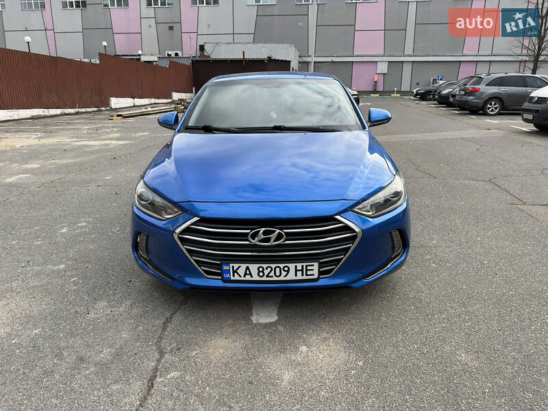 Седан Hyundai Elantra 2016 в Києві