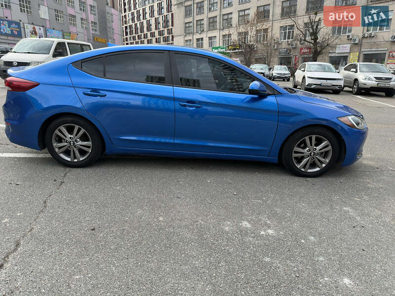 Седан Hyundai Elantra 2016 в Києві