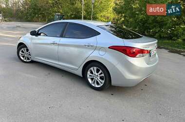 Седан Hyundai Elantra 2013 в 