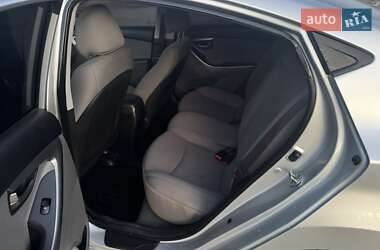 Седан Hyundai Elantra 2013 в 
