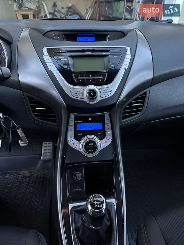 Седан Hyundai Elantra 2012 в Одессе