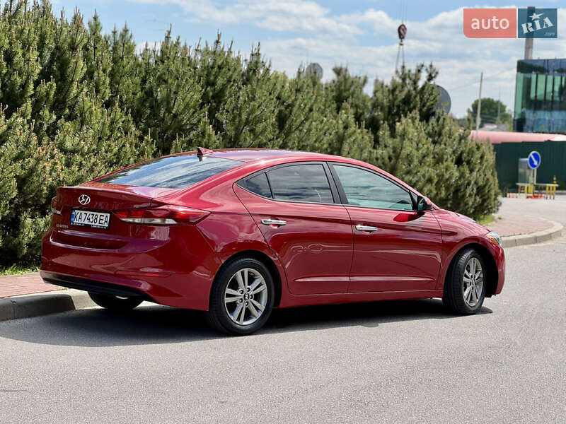 Седан Hyundai Elantra 2016 в Києві