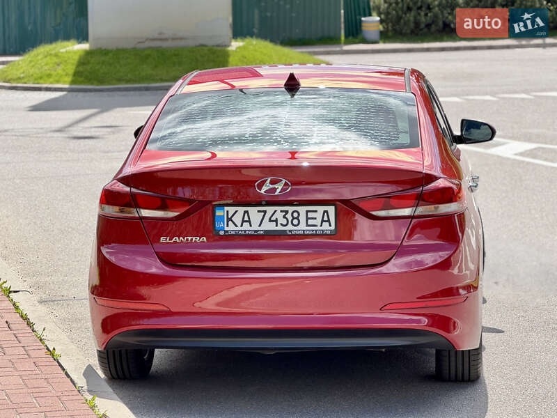 Седан Hyundai Elantra 2016 в Києві