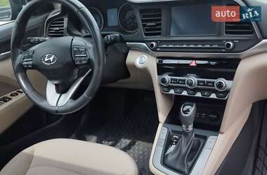 Седан Hyundai Elantra 2018 в 