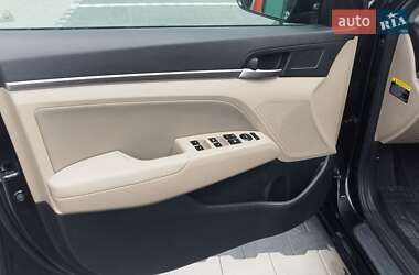 Седан Hyundai Elantra 2018 в 