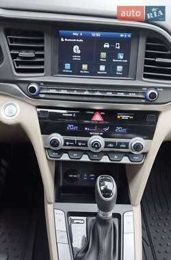 Седан Hyundai Elantra 2018 в 