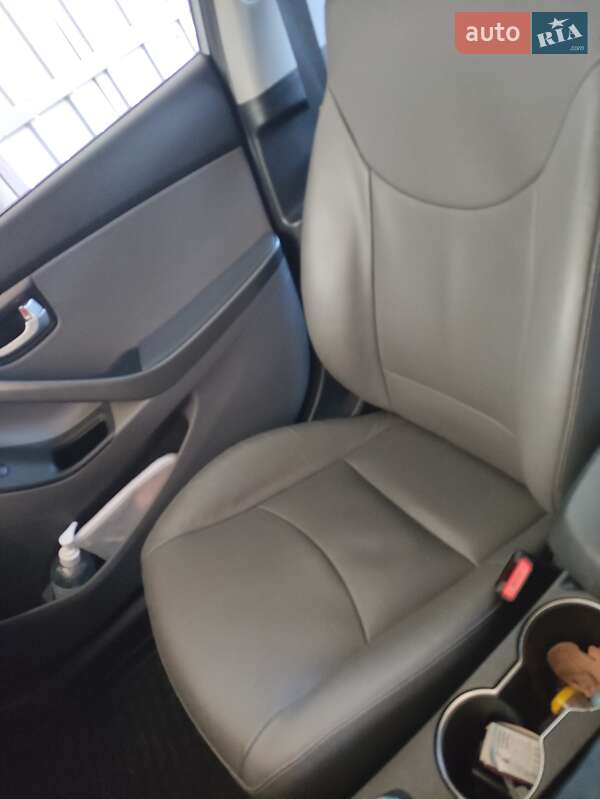 Седан Hyundai Elantra 2015 в Ахтырке