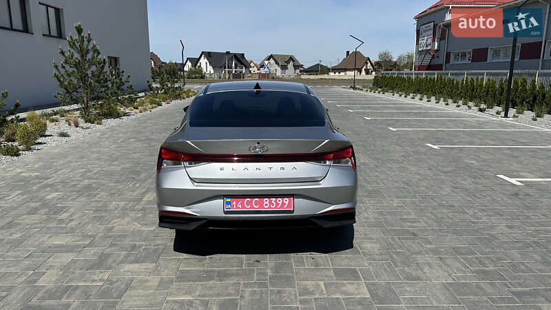 Седан Hyundai Elantra 2022 в Луцке