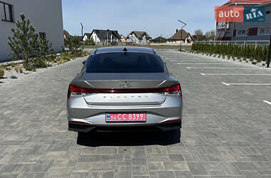 Седан Hyundai Elantra 2022 в 