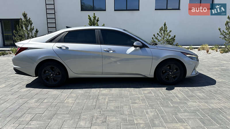 Седан Hyundai Elantra 2022 в Луцке