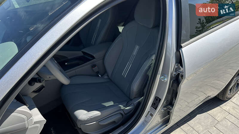 Седан Hyundai Elantra 2022 в Луцке