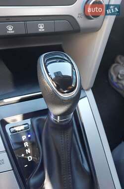 Седан Hyundai Elantra 2018 в 