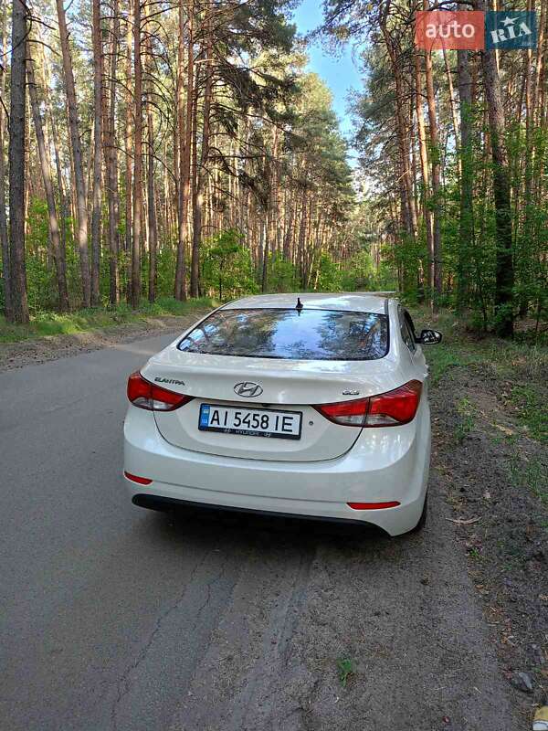 Седан Hyundai Elantra 2014 в Киеве