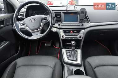 Седан Hyundai Elantra 2018 в 