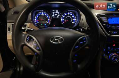 Седан Hyundai Elantra 2013 в 